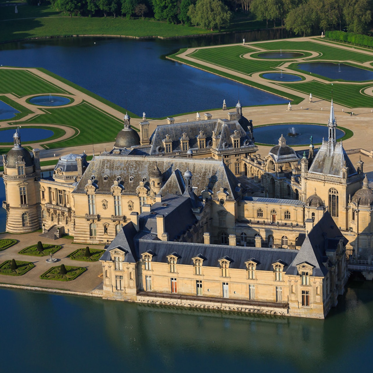 Picture of Château de Chantilly in Paris, France